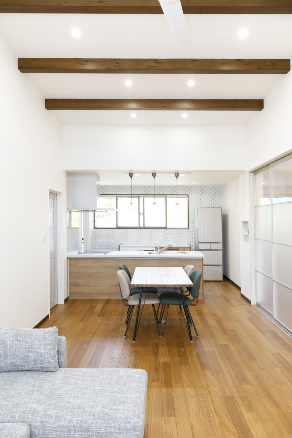 光が差し込む明るい家