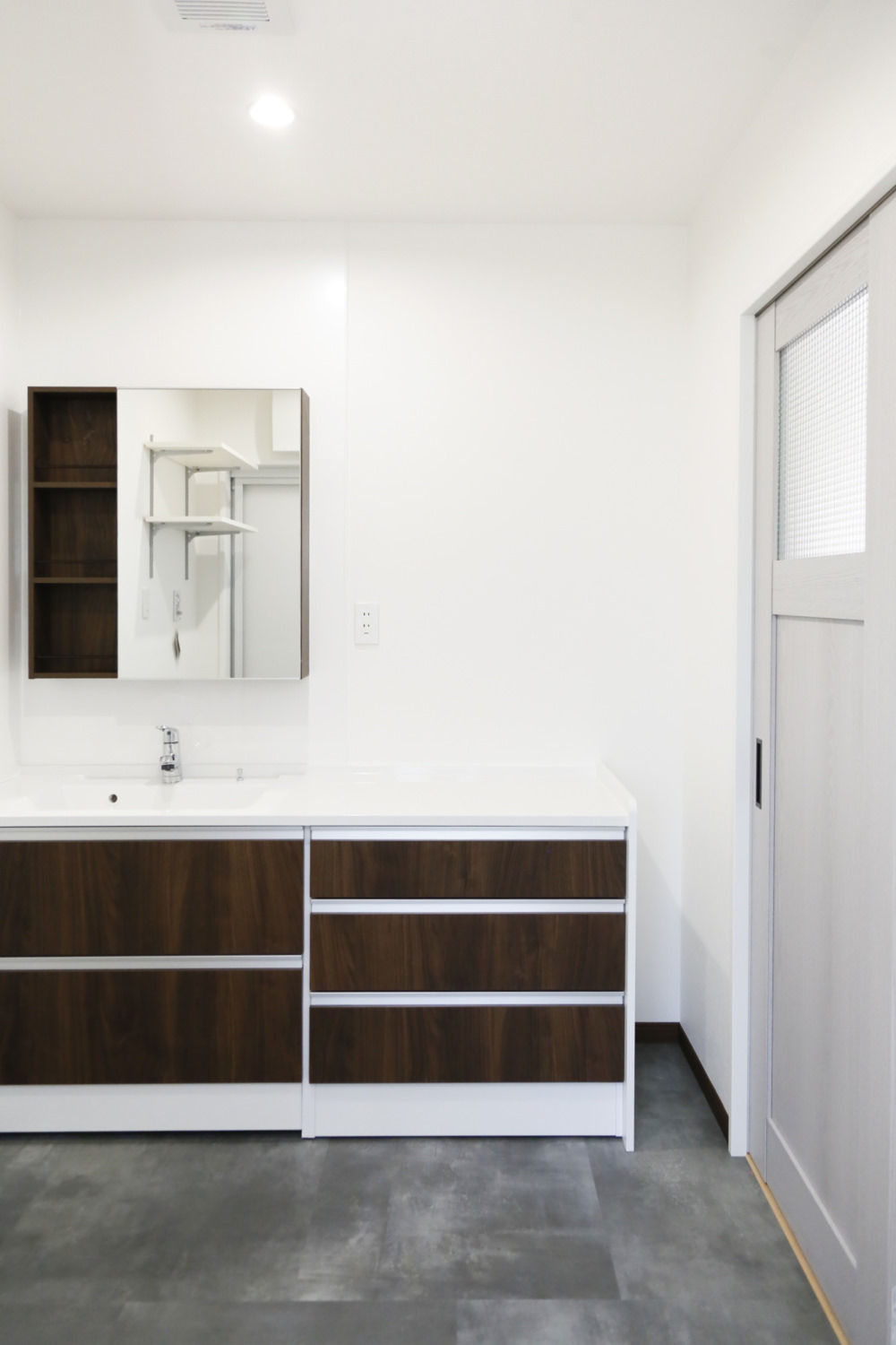 光が差し込む明るい家