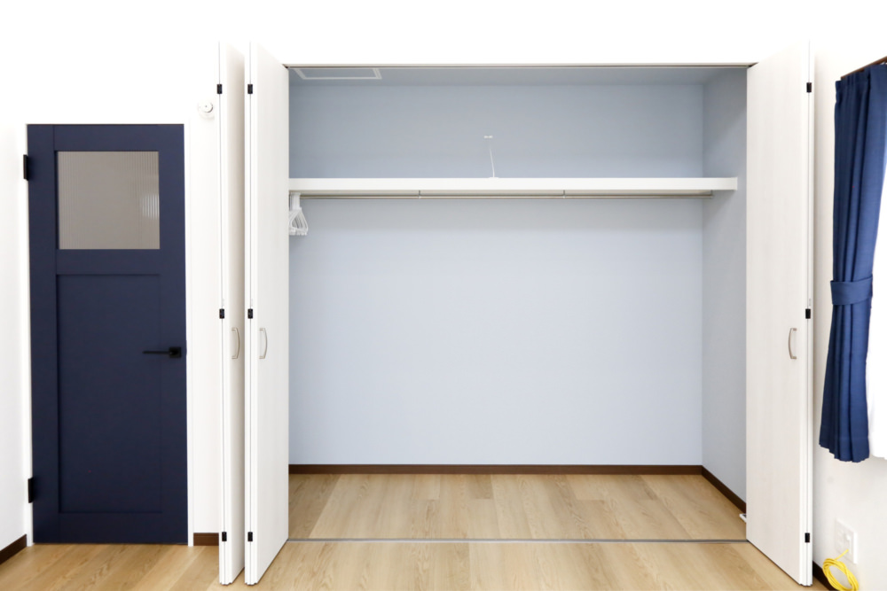 光が差し込む明るい家